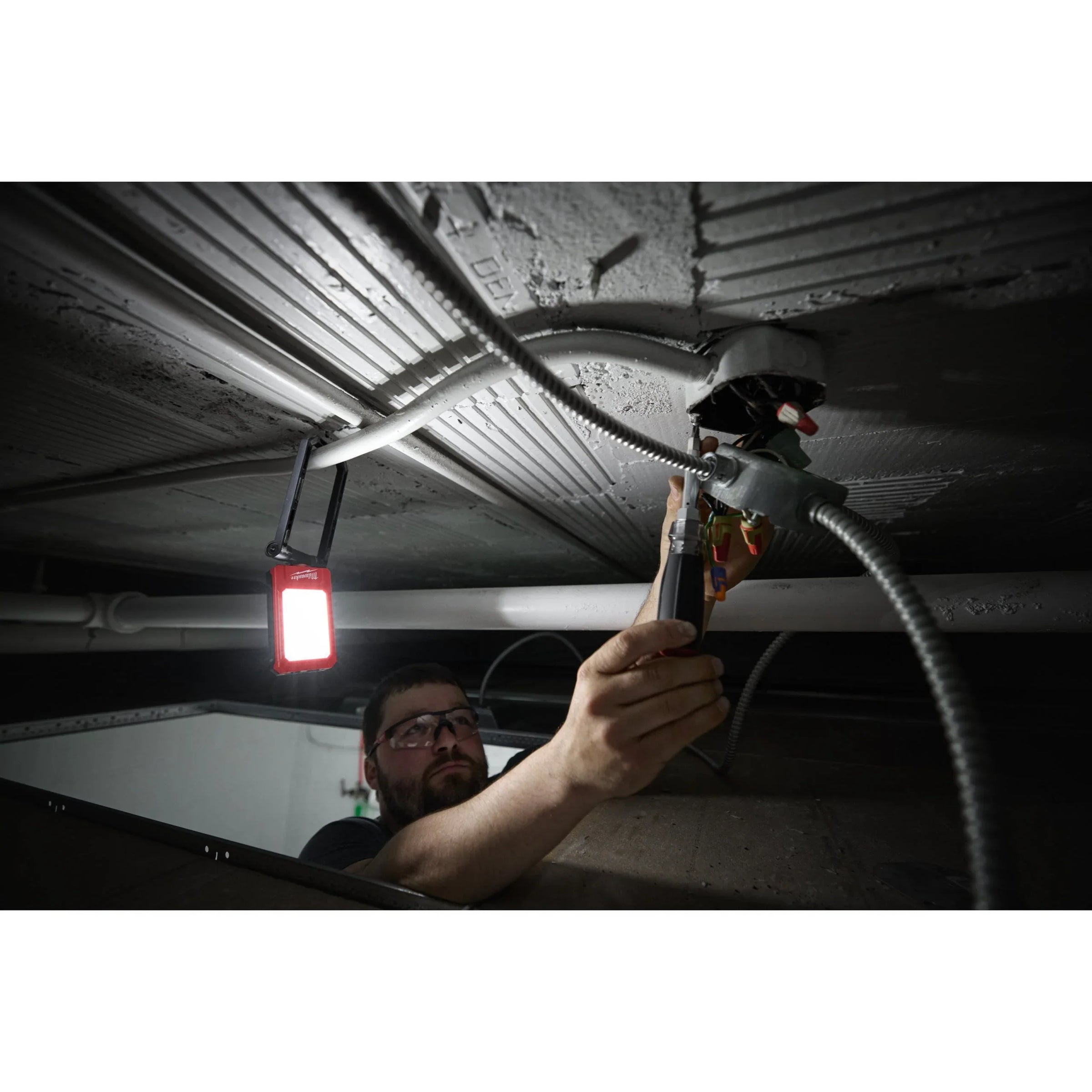Internal Rechargeable Folding Flood Light, 500 lumens